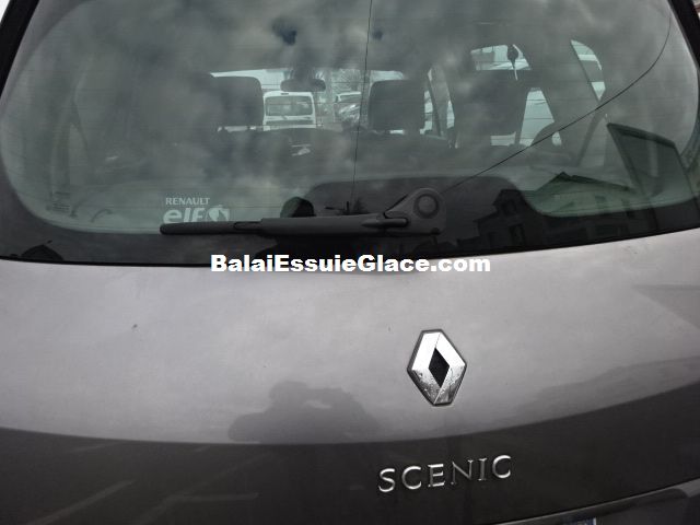 Renault_Scenic_essuie-glace_arriere_3.JPG